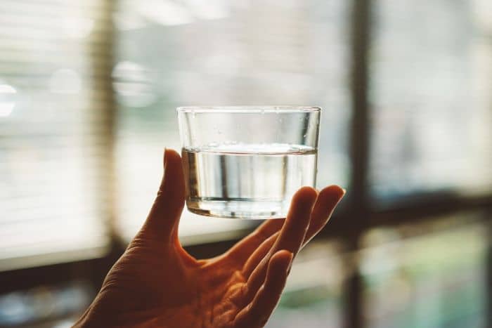 manfaat air putih untuk kesehatan tubuh