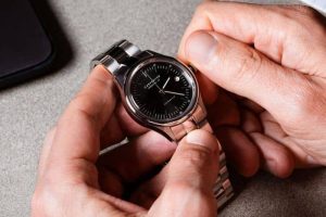 cara mengatur tanggal pada jam tangan analog