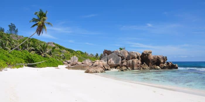 Pantai indah berpasir putih di Seychelles yang cocok untuk tempat bulan madu